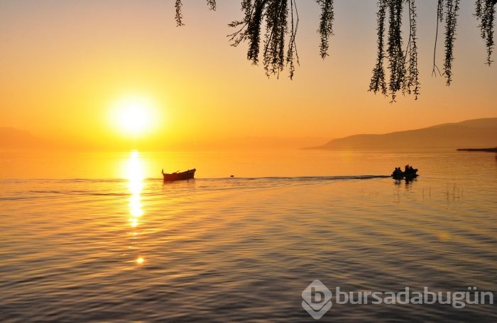 Bursa'da güneşin suya kavuştuğu an büyüledi	