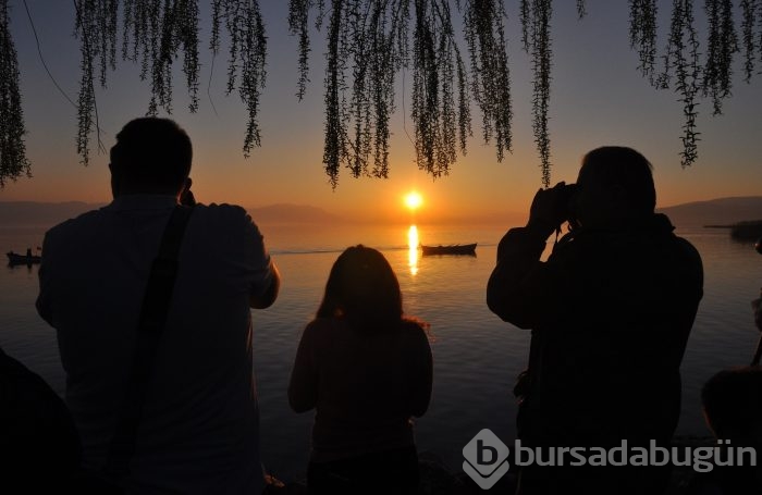 Bursa'da güneşin suya kavuştuğu an büyüledi	