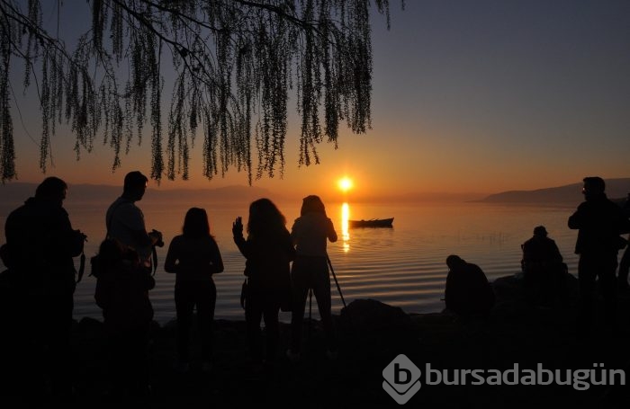 Bursa'da güneşin suya kavuştuğu an büyüledi	