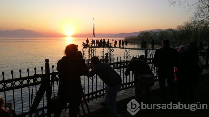 Bursa'da güneşin suya kavuştuğu an büyüledi	