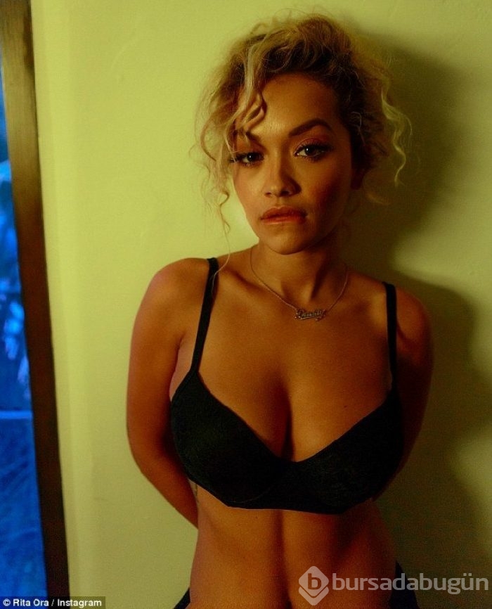 Rita Ora, Instagram'ı salladı