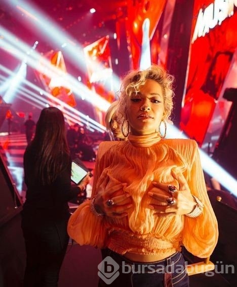 Rita Ora, Instagram'ı salladı