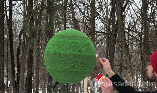 42 bin kibritten yaptığı küreyi ateşe verdi!
