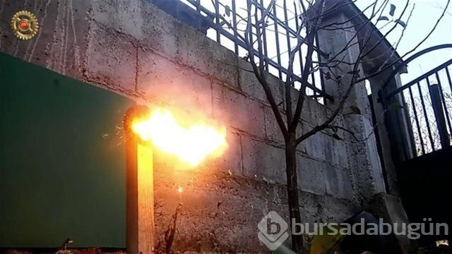 42 bin kibritten yaptığı küreyi ateşe verdi!
