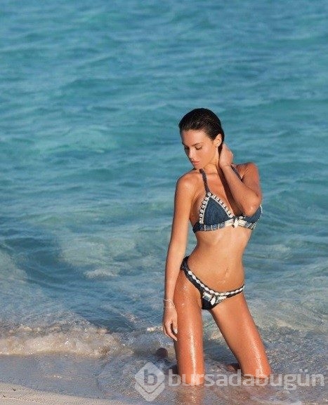 Güzel sunucu Silvia Caruso