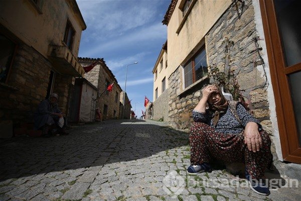 Evlerinden Türk bayrakları inmiyor

