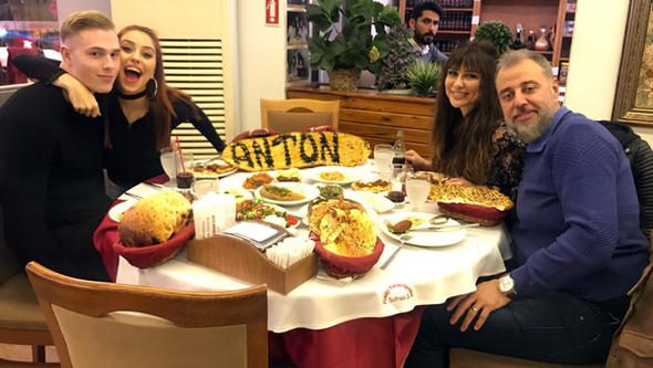 O isimden yabancı damada kebap ziyafeti!