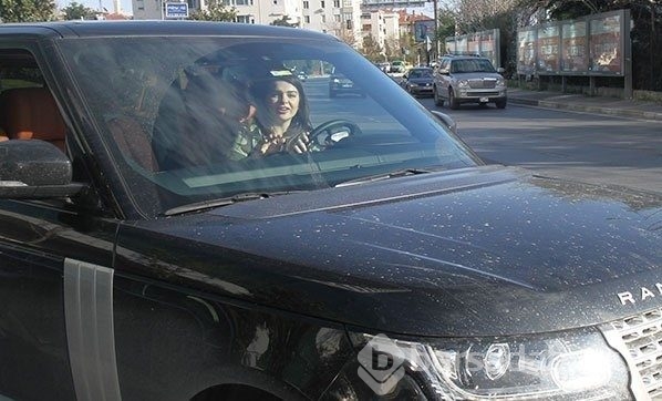 Ünlüler ve dudak uçuklatan otomobilleri! 