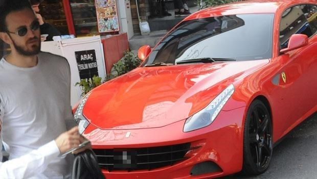 Ünlüler ve dudak uçuklatan otomobilleri! 