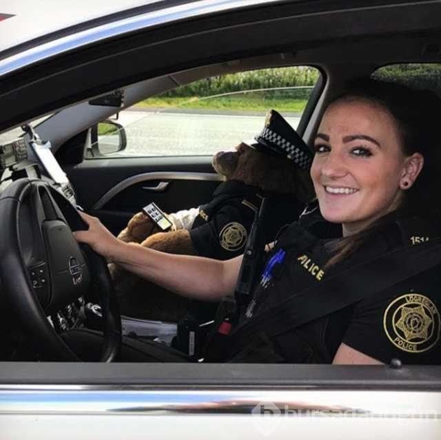 Dünyanın en huzurlu ülkesi İzlanda'nın polisleri sosyal medyada fenomen oldu! 
