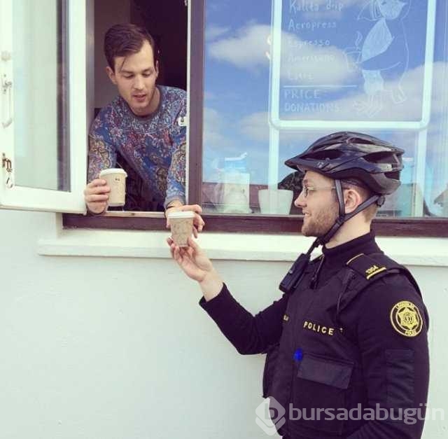 Dünyanın en huzurlu ülkesi İzlanda'nın polisleri sosyal medyada fenomen oldu! 