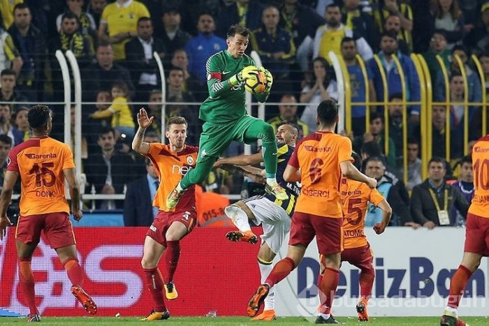 Fenerbahçe-Galatasaray derbisinden kareler

