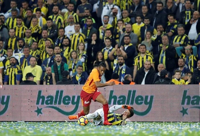 Fenerbahçe-Galatasaray derbisinden kareler
