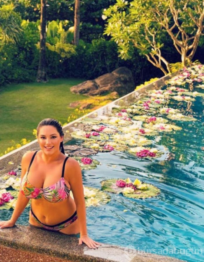 Kelly Brook Bodrum'dan İzlanda'ya dört bir yanı turladı!
