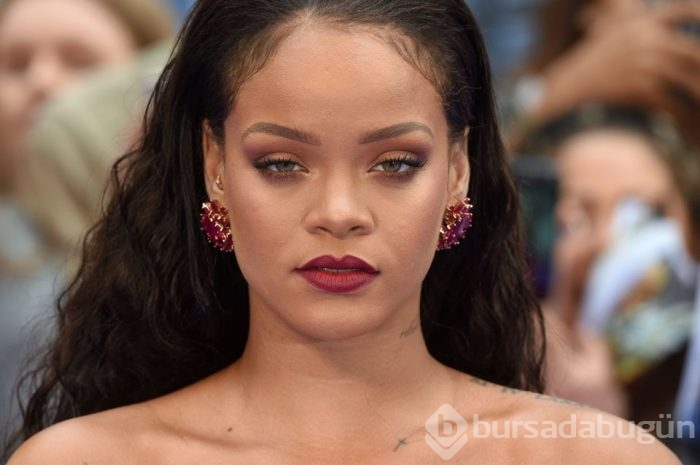 Rihanna'dan Snapchat'i kullanmayın çağrısı! 
