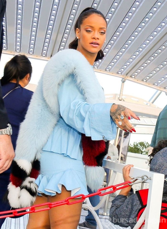 Rihanna'dan Snapchat'i kullanmayın çağrısı! 