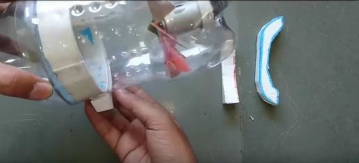 Pet şişeden yaptığı şeyle pes dedirtti!