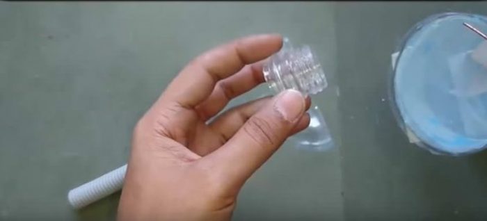 Pet şişeden yaptığı şeyle pes dedirtti!