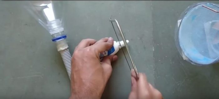 Pet şişeden yaptığı şeyle pes dedirtti!