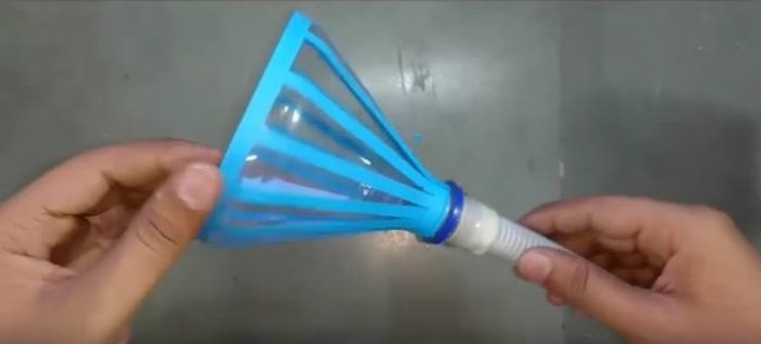 Pet şişeden yaptığı şeyle pes dedirtti!