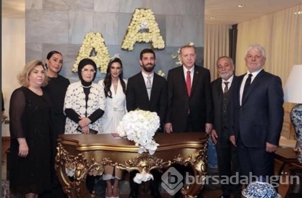 O ünlüden yüzük şov! 