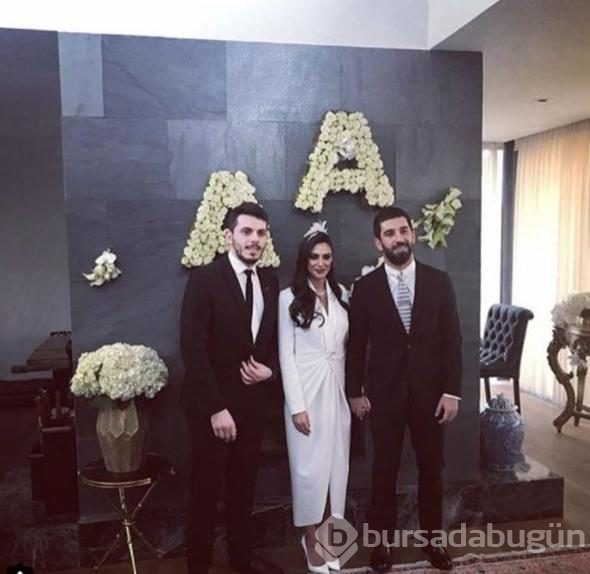 O ünlüden yüzük şov! 