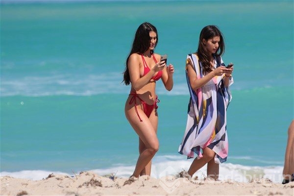 Miami plajında gövde gösterisi yaptı! 