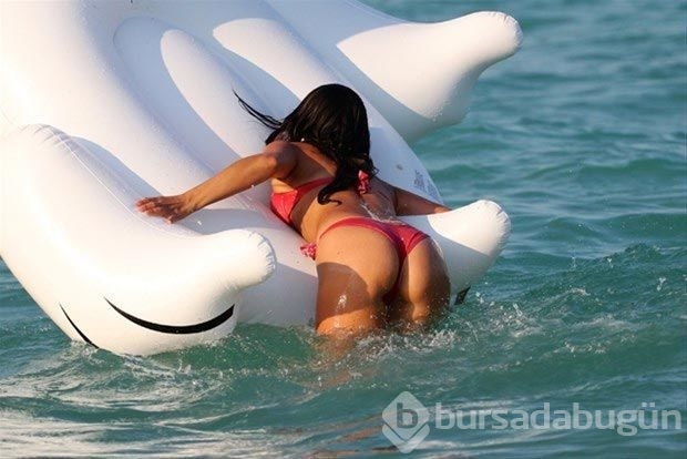 Claudia Romani yine rahat durmadı!
