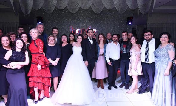 Ünlü oyuncular düğünü bastı ve sonra...
