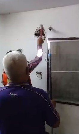 Duvardan gelen sesleri farkeden adam öyle bir şeyle karşılaştı ki!