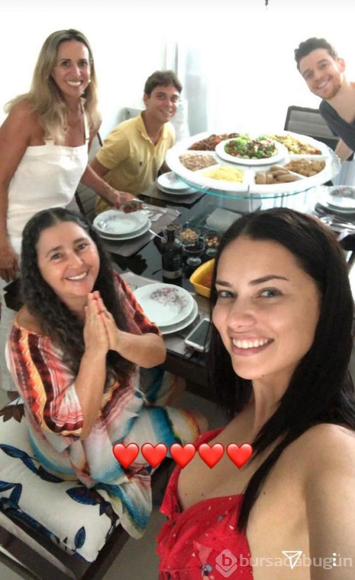Adriana Lima kralını görmeye geldi! 