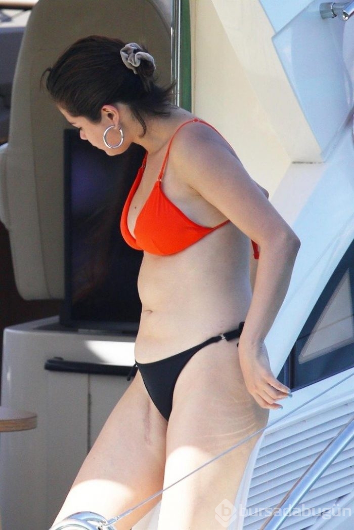 Selena Gomez o detayı saklamıyor! 