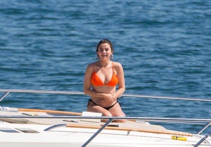 Selena Gomez o detayı saklamıyor! 