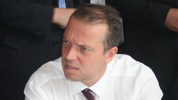 Cem Uzan'ın bağışı İngiltere'yi karıştırdı! 