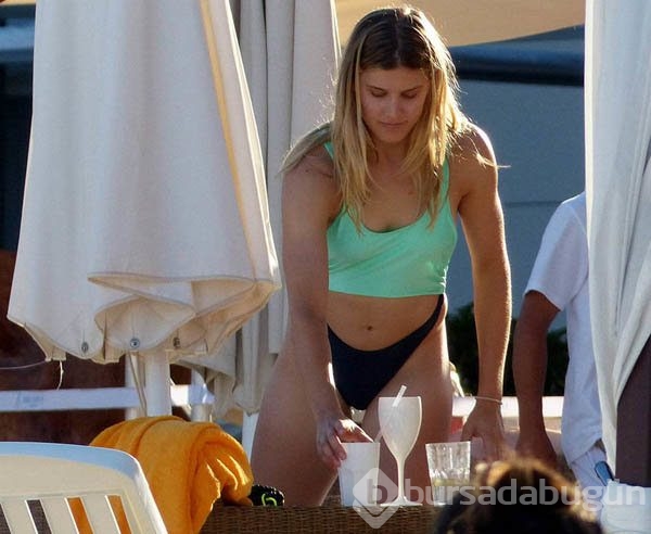 Eguine Bouchard kendine hayran bırakıyor! 