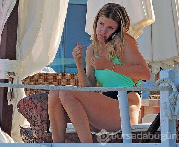 Eguine Bouchard kendine hayran bırakıyor! 
