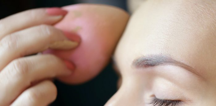 Makyaj süngerini kullanırken yaptığınız 6 hata! 