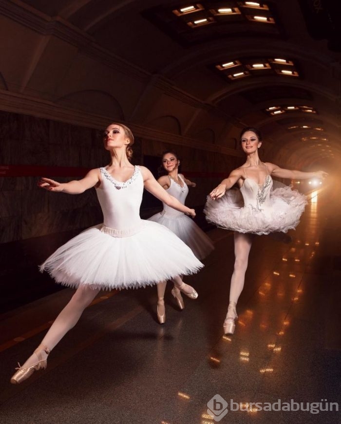 Güzelliğiyle büyüyen St. Petersburg Metrosu'ndan renkli görüntüler! 