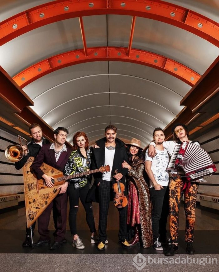 Güzelliğiyle büyüyen St. Petersburg Metrosu'ndan renkli görüntüler! 