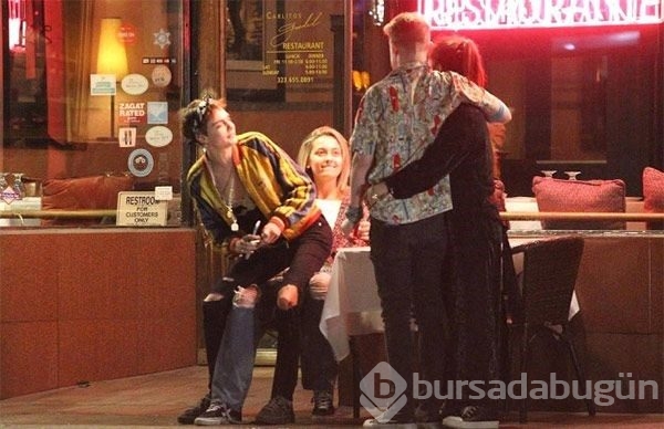 Cara Delevingne ile Paris Jackson dudak dudağa!