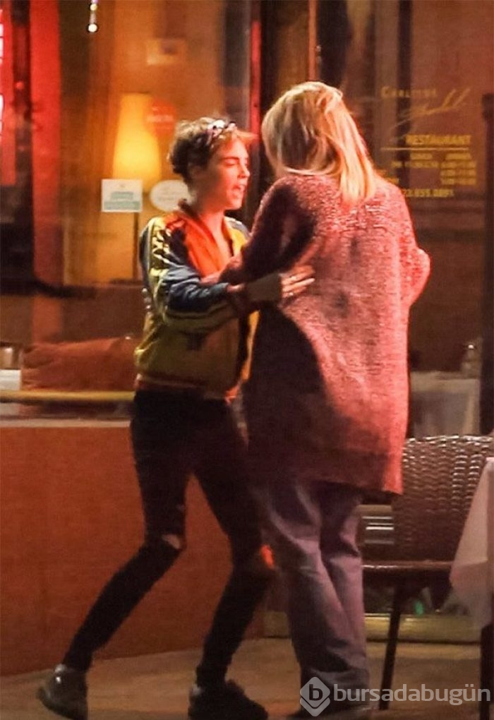 Cara Delevingne ile Paris Jackson dudak dudağa!
