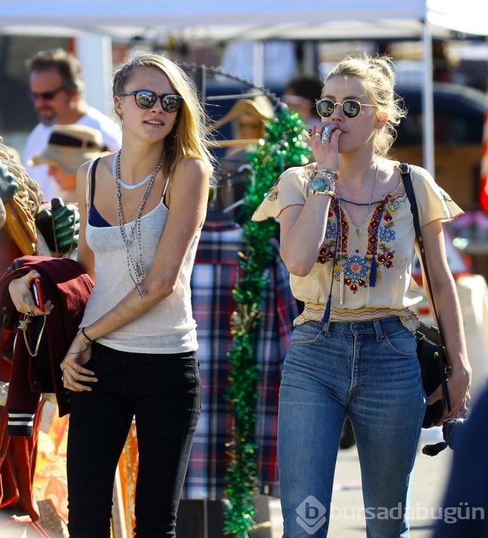 Cara Delevingne ile Paris Jackson dudak dudağa!