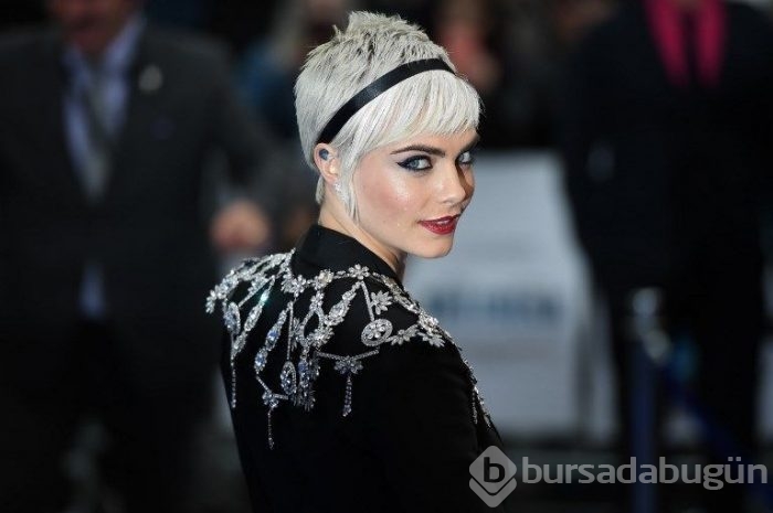 Cara Delevingne ile Paris Jackson dudak dudağa!