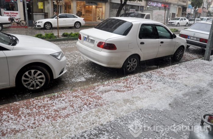 Bursa'da ceviz büyüklüğünde dolu yağdı

