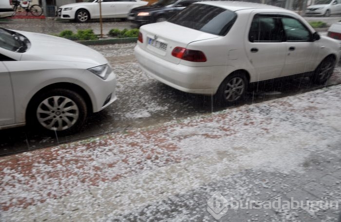 Bursa'da ceviz büyüklüğünde dolu yağdı
