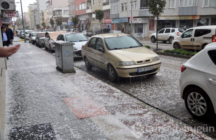 Bursa'da ceviz büyüklüğünde dolu yağdı
