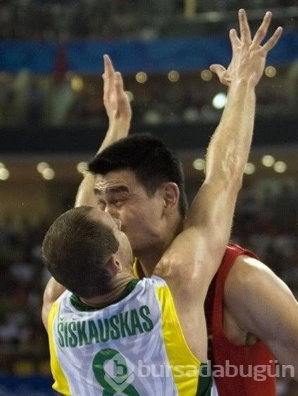 Sporcuların düştükleri komik haller