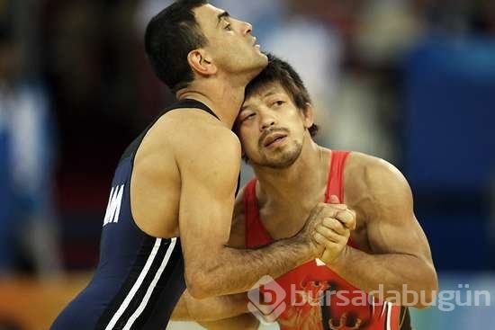 Sporcuların düştükleri komik haller