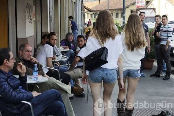 Çapkın bakışlar kameralara yakalandı
