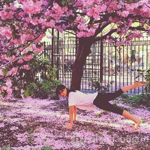Onun için her yer yoga!
